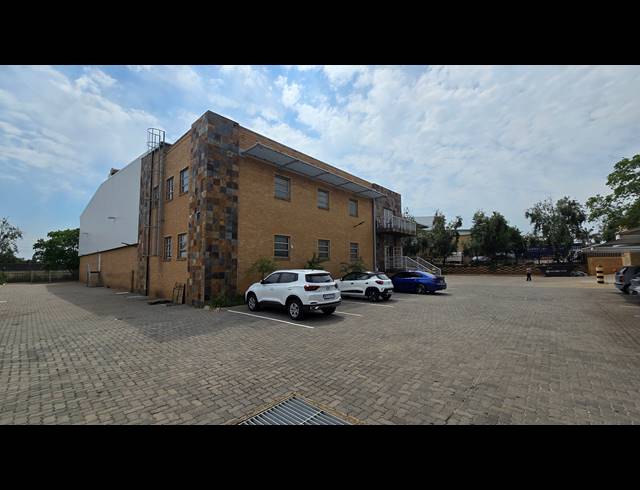 1,600M² WAREHOUSE TO LET IN SPARTAN